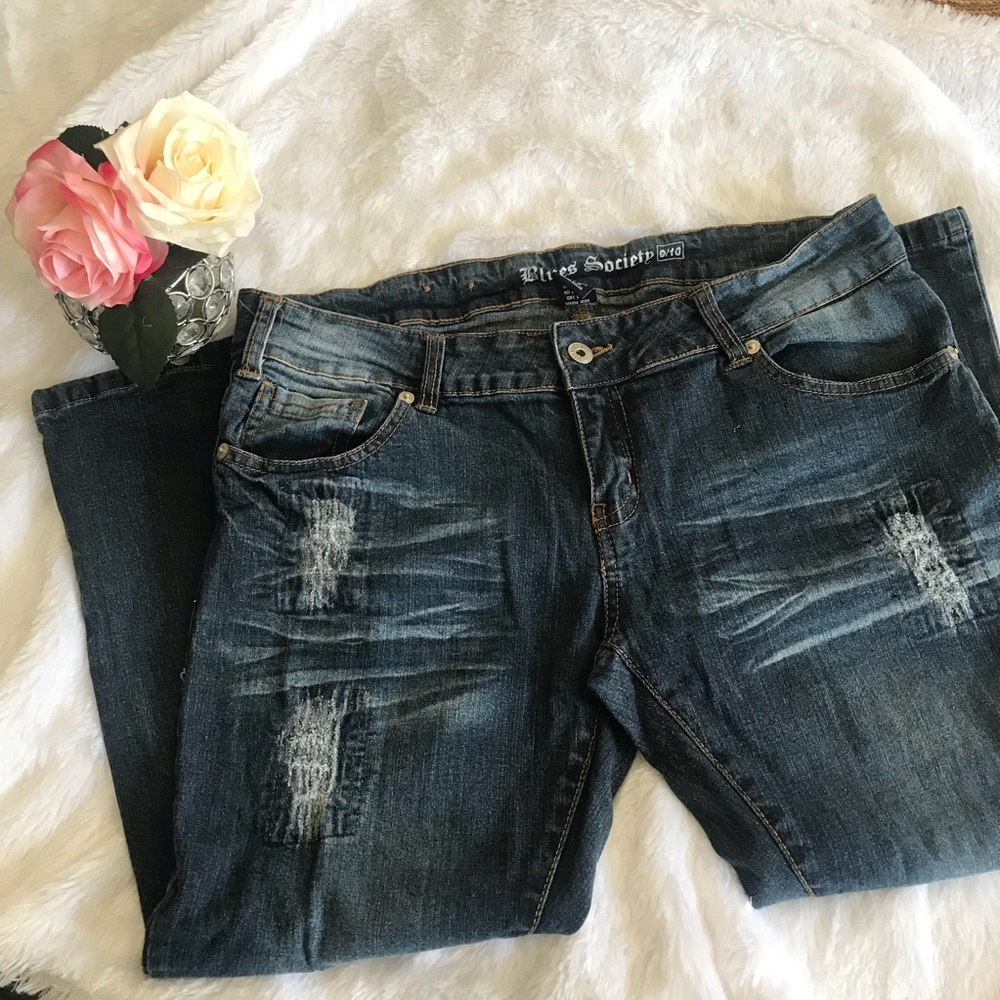 Blues society distressed capri jeans M 9 10